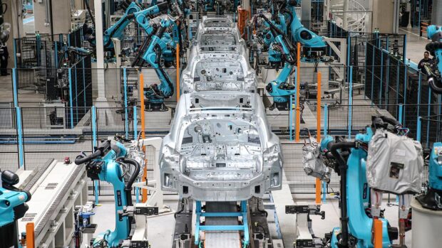 Teknolojide Fabrika Seçiminde Uzmanların Tercih Ettiği Yerler [2026] - Kapak Görseli